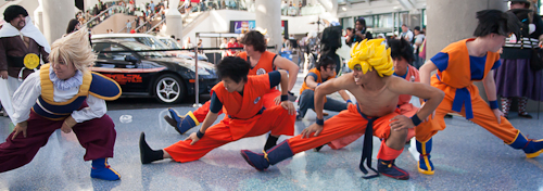 dragon-ball-cosplay-anime-expo-2012-3567 goku stretches dragon ball cosplay anime expo