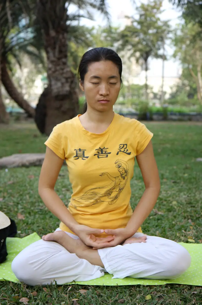 Falun Dafa's Fifth Exercise in Full Lotus